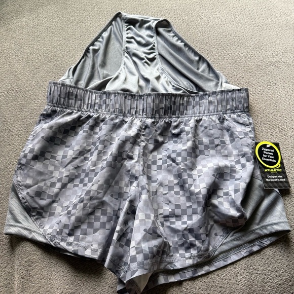 Athletic Gray Checkered Women's Shorts Core‎ Running Shorts Medium NWT - Picture 6 of 8